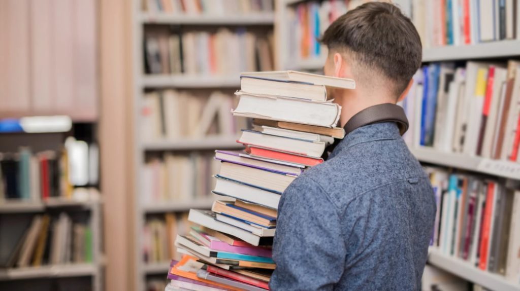 Le ministère de l'Éducation vient de publier une étude pointant les difficultés en termes de lecture des jeunes français. Plus d'un sur dix est « en difficulté de lecture » et un sur vingt…